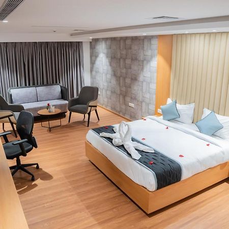 Hotel Tulips Grand ハイデラバード エクステリア 写真