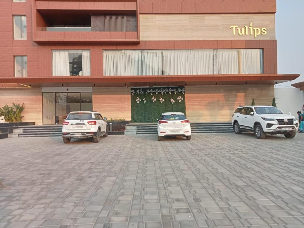 Hotel Tulips Grand ハイデラバード エクステリア 写真